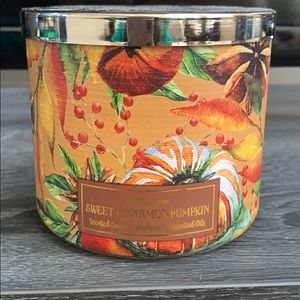 Bath & Body Works Sweet Cinnamon Pumpkin candle
